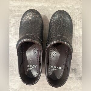 Brown Dansko Professional Clogs size 37